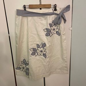 Willi Smith a-line skirt. White with flowers. Size 10